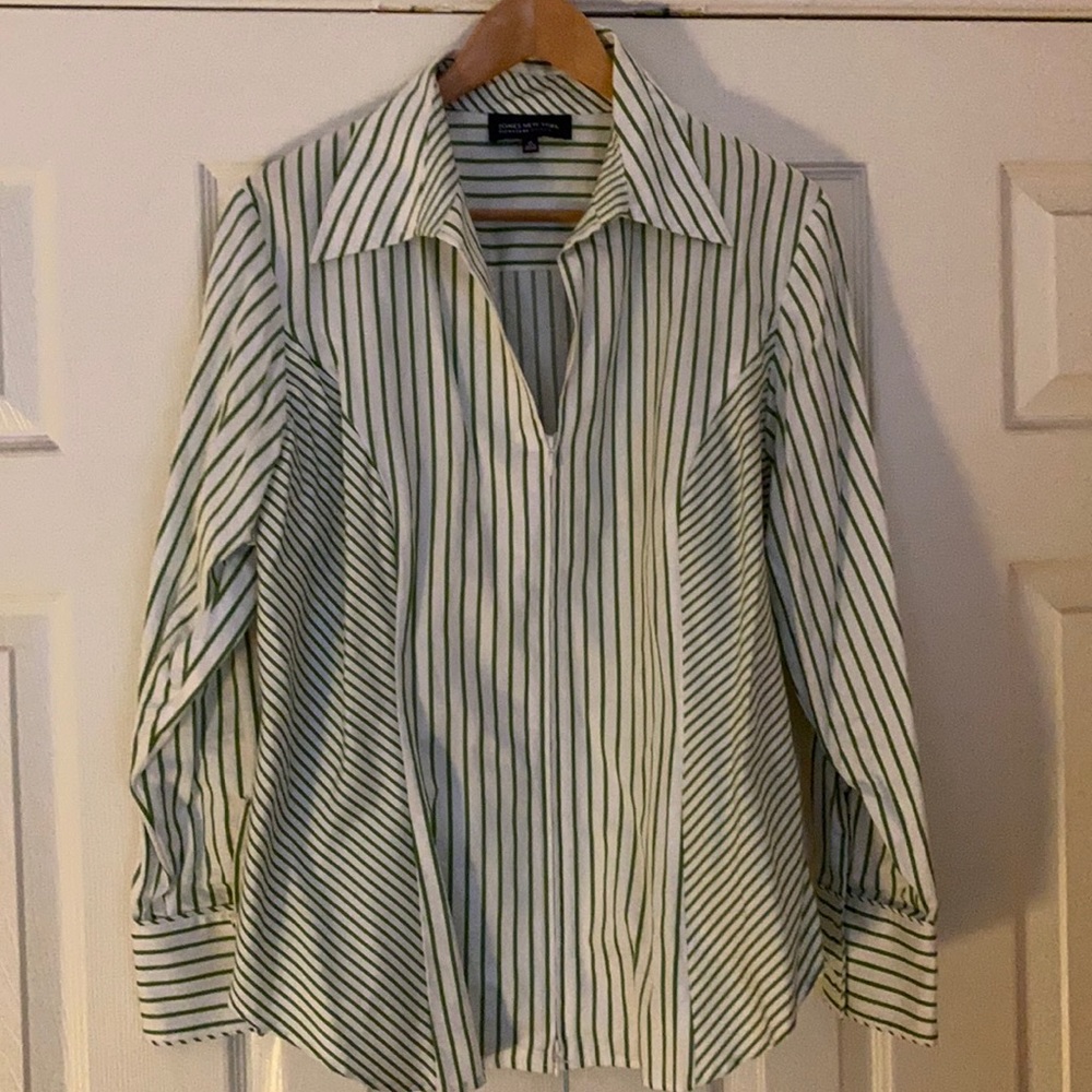 Jones New York. Kelly Green & White stripe shirt.